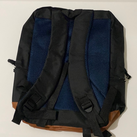 RAW Smellproof Travel Backpack - Picture 5 of 5